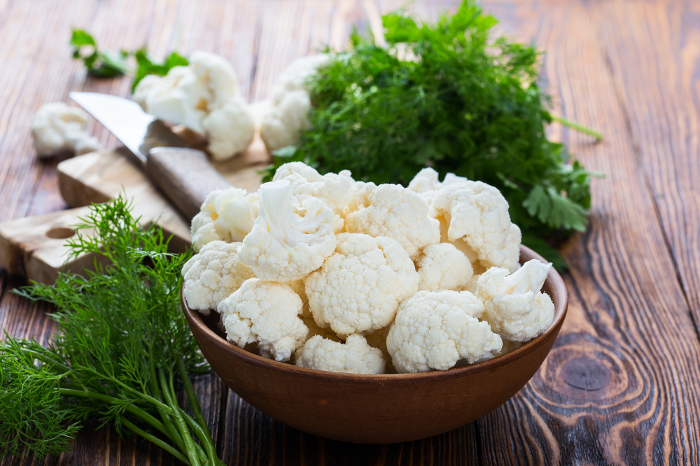 Cauliflower in bowl.